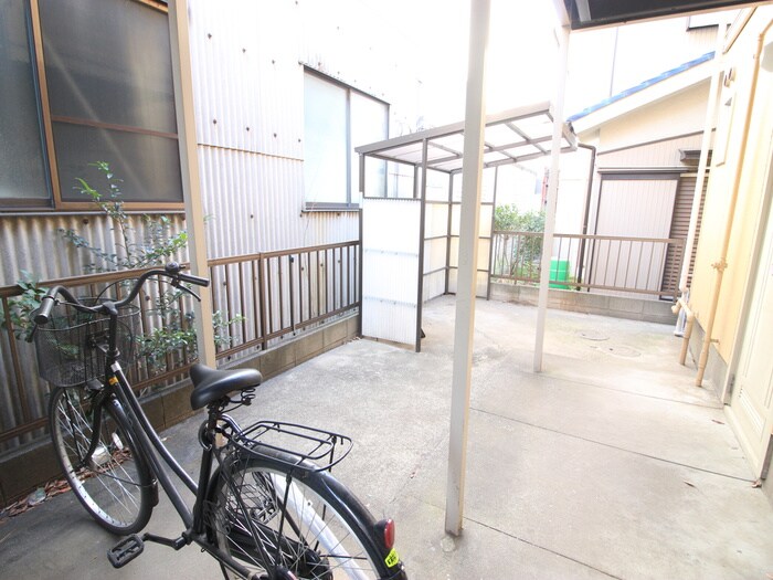 物件外観写真4　(駐輪場)