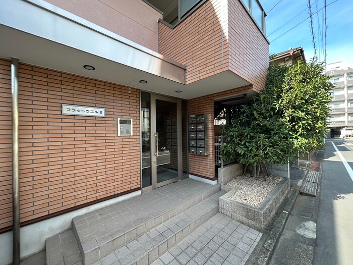 物件外観写真2　(エントランス部分)