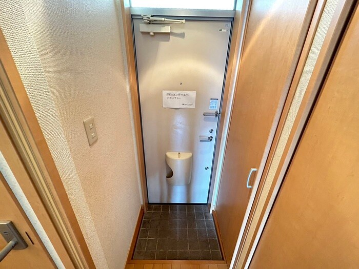 物件内観写真16　(玄関)