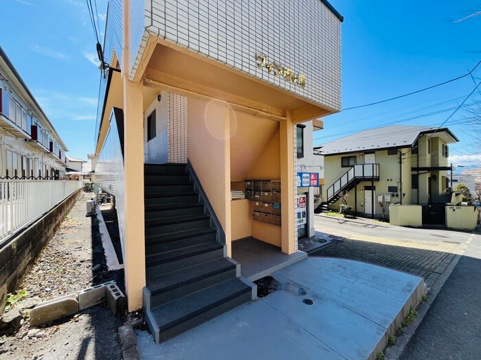 物件外観写真3　(エントランス部分)