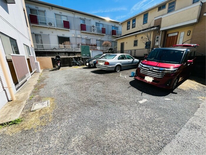 物件外観写真5　(駐車場)