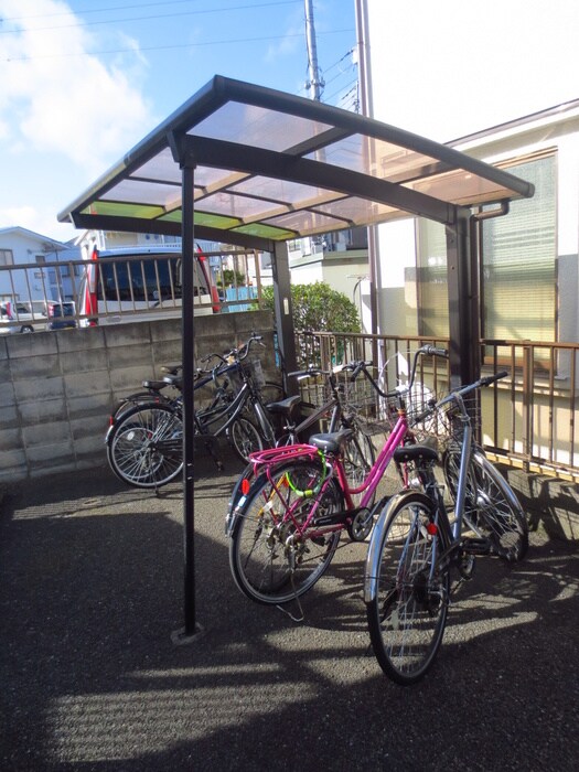 物件外観写真4　(駐輪場)