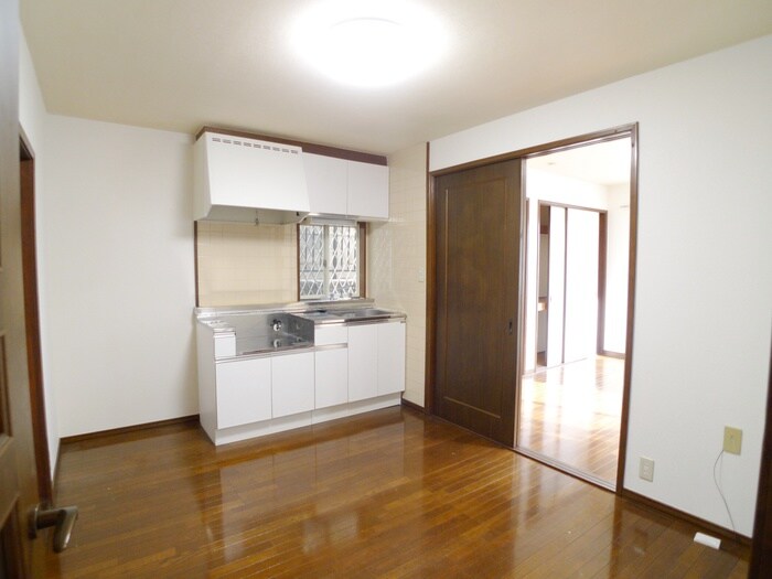 物件内観写真7　(室内からの展望)