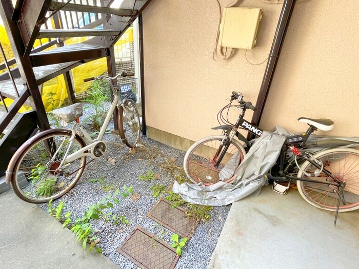 物件外観写真5　(駐輪場)