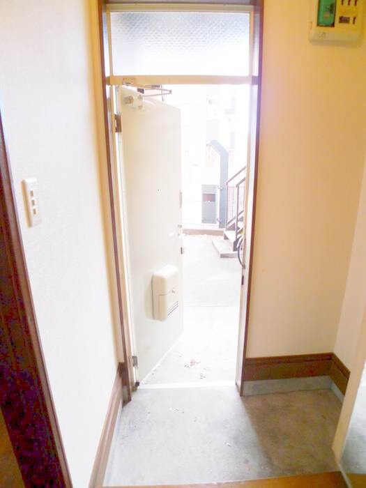 物件内観写真12　(玄関)