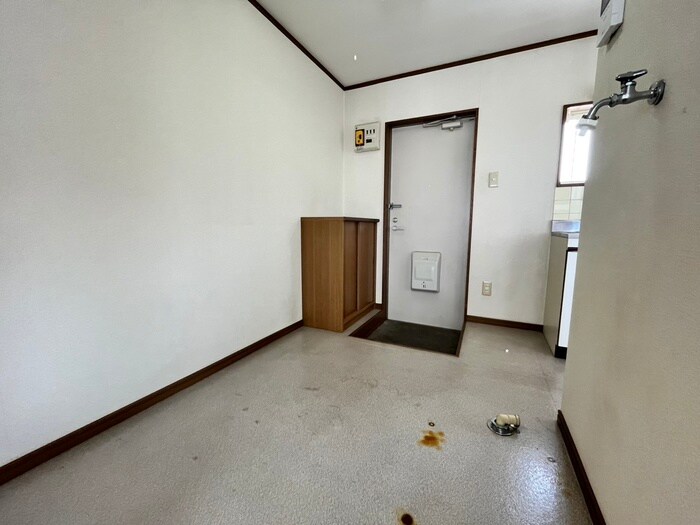 物件内観写真13　(玄関)
