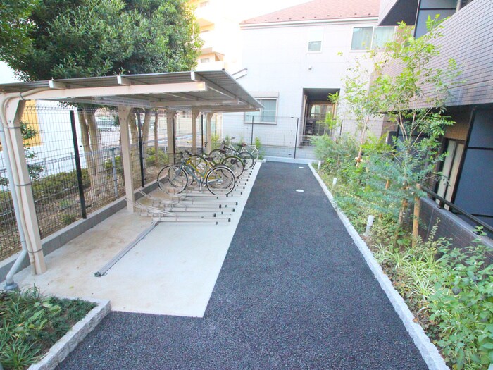 物件外観写真3　(駐輪場)