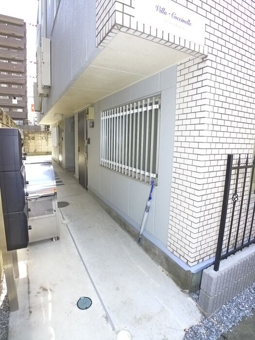 物件外観写真5　(エントランス部分)