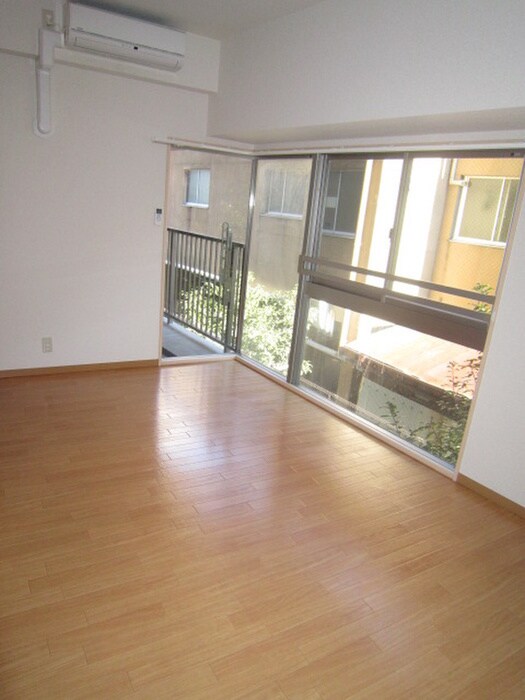 物件内観写真10　(室内からの展望)