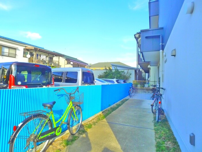 物件外観写真4　(駐輪場)