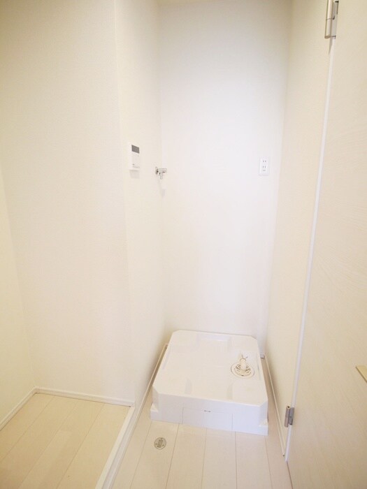 物件内観写真14　(洗濯機置場)