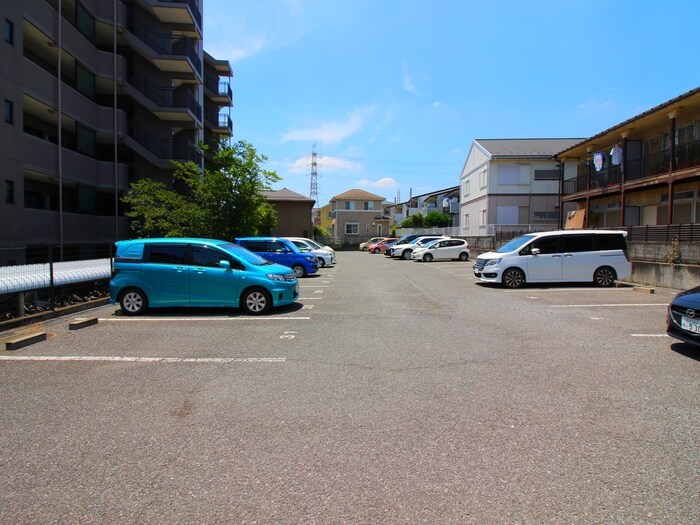 物件外観写真5　(駐車場)