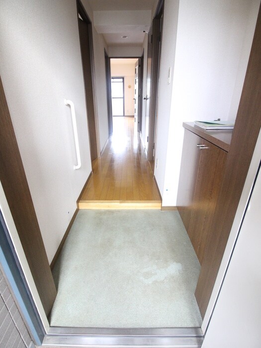 物件内観写真14　(玄関)