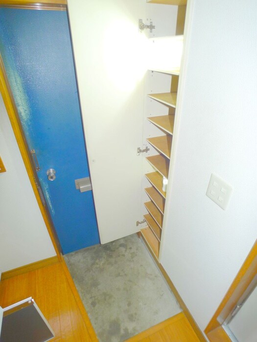 物件内観写真16　(玄関)