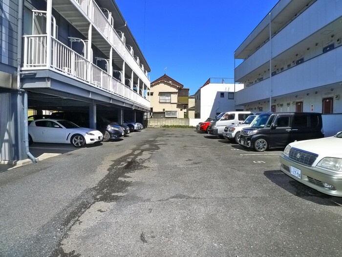 物件外観写真5　(駐車場)