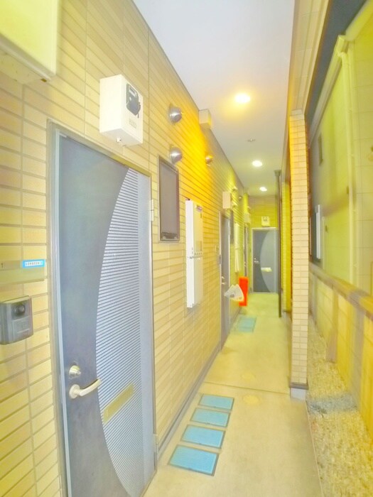 物件外観写真6　(エントランス部分)