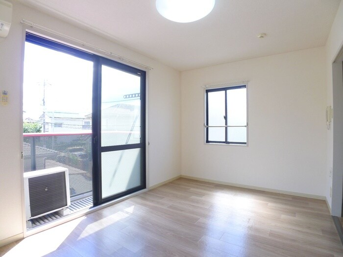 物件内観写真9　(室内からの展望)