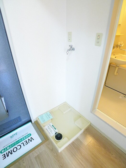 物件内観写真14　(洗濯機置場)