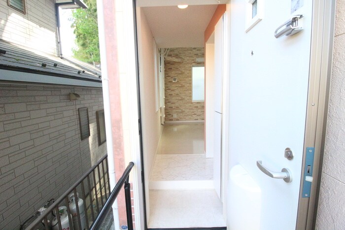 物件内観写真7　(玄関)