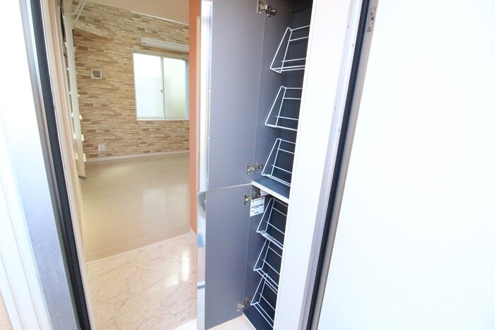 物件内観写真8　(靴箱)