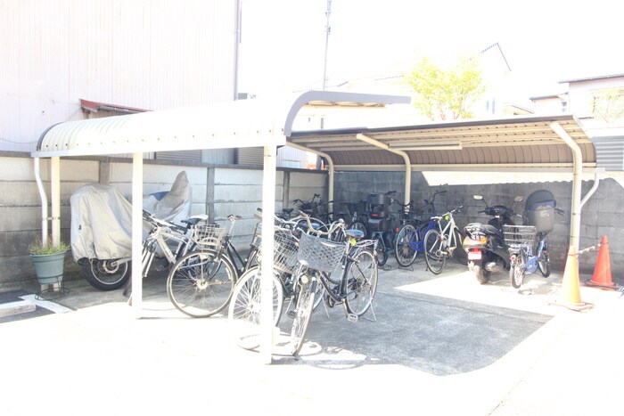 物件外観写真5　(駐輪場)