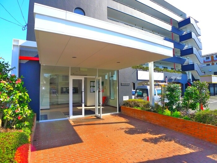 物件外観写真2　(エントランス部分)