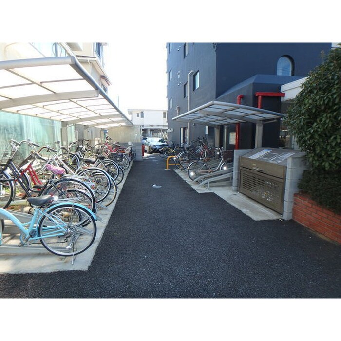 物件外観写真4　(駐輪場)