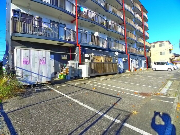 物件外観写真6　(駐車場)