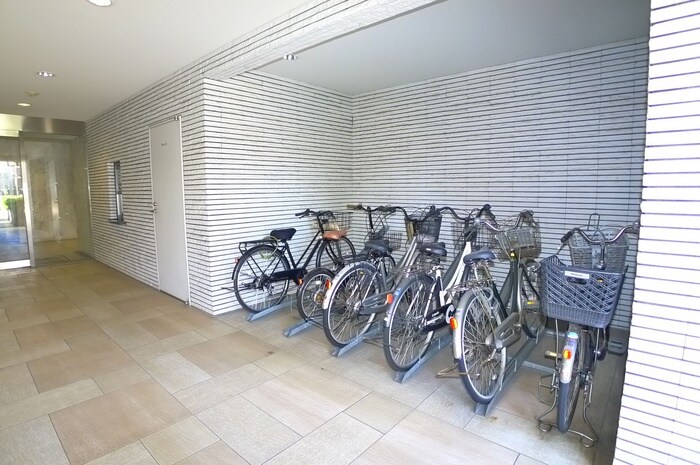 物件外観写真4　(駐輪場)