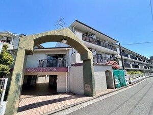 ｺﾝﾄﾞﾐﾆｱﾑﾒｲ大倉山（316）外観写真