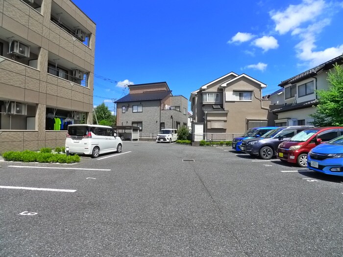 物件外観写真3　(駐車場)