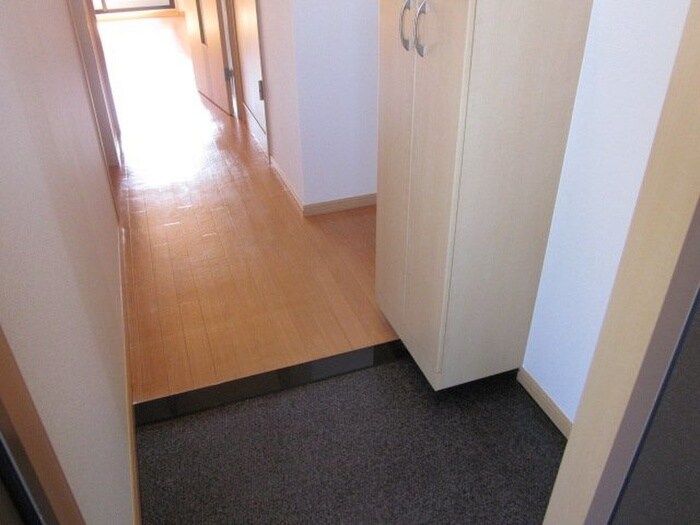 物件内観写真16　(玄関)