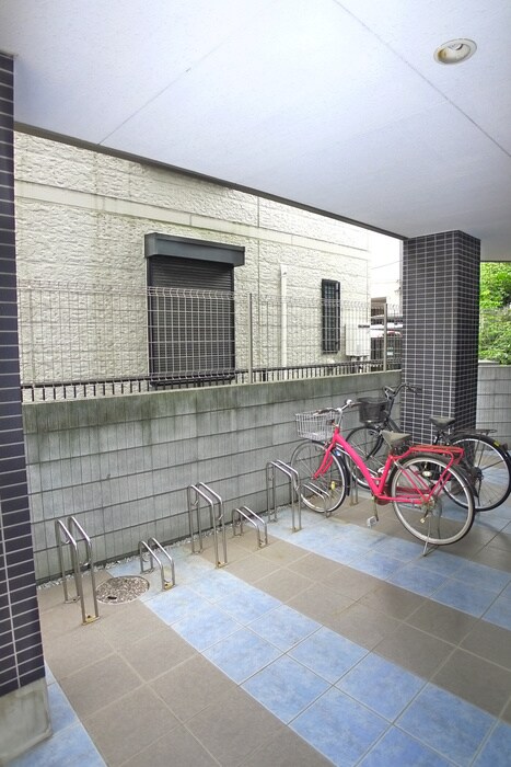 物件外観写真5　(駐輪場)