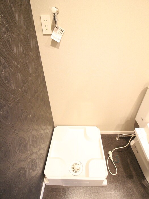 物件内観写真18　(洗濯機置場)