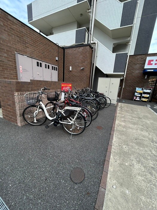 物件外観写真5　(駐輪場)