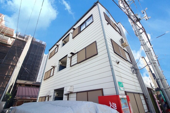 物件外観写真2　(エントランス部分)