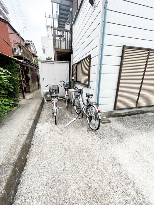 物件外観写真4　(駐輪場)