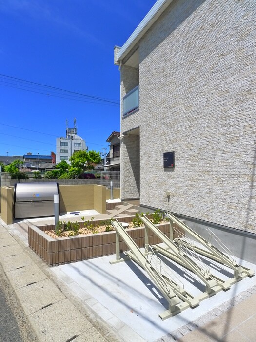 物件外観写真4　(駐輪場)