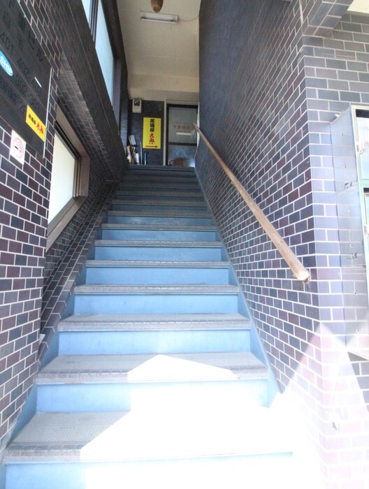 物件外観写真5　(エントランス部分)