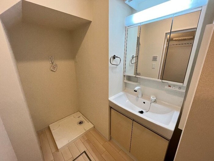 物件内観写真12　(洗濯機置場)