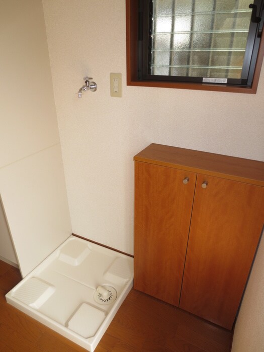 物件内観写真11　(洗濯機置場)