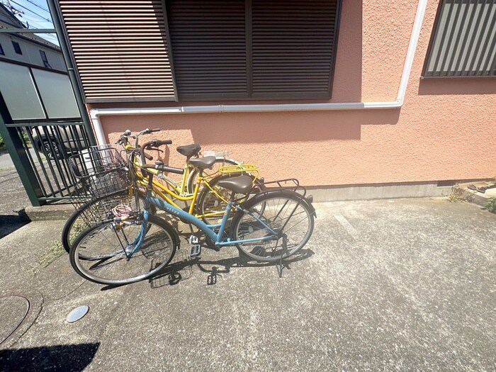 物件外観写真6　(駐輪場)