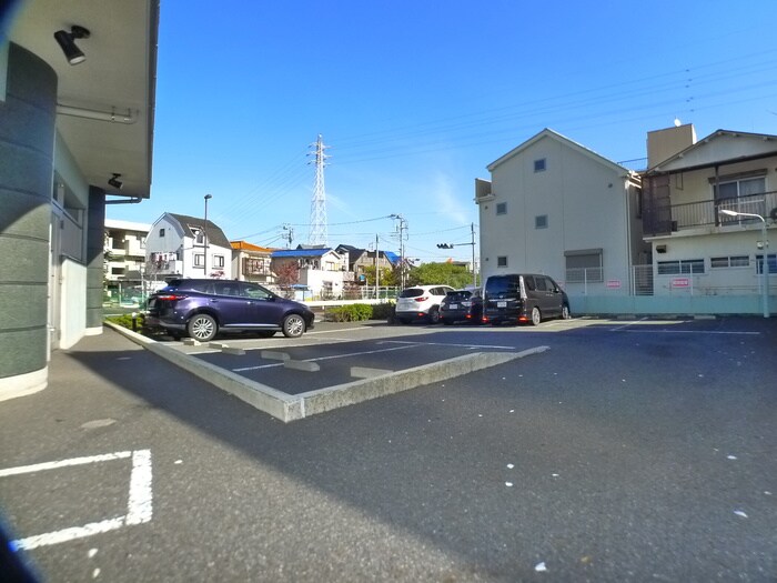物件外観写真5　(駐車場)