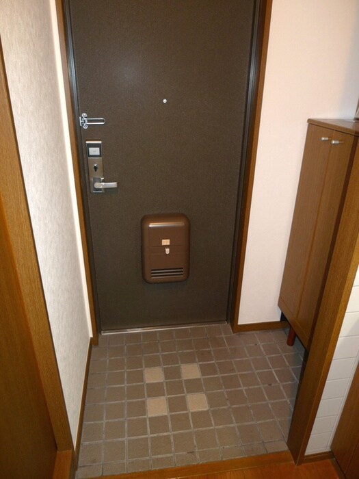 物件内観写真11　(玄関)
