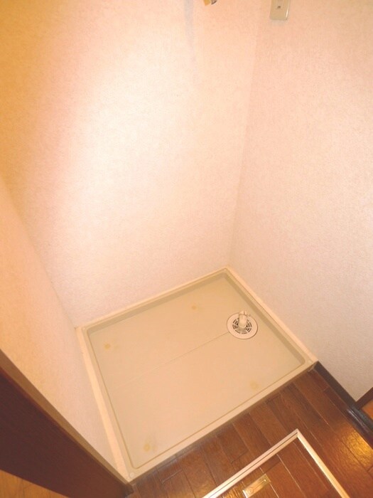 物件内観写真16　(洗濯機置場)