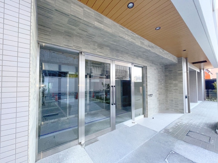 物件外観写真3　(エントランス部分)