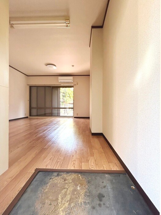 物件内観写真4　(玄関)