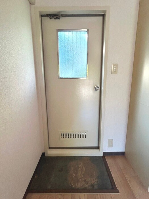 物件内観写真12　(玄関)