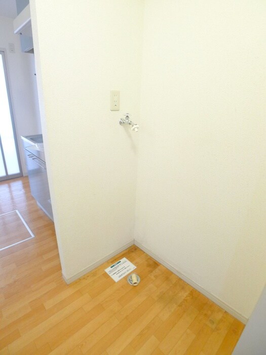 物件内観写真13　(洗濯機置場)