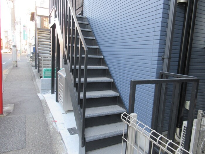 物件外観写真6　(エントランス部分)